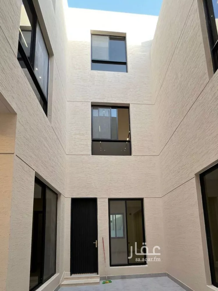 فيلا للبيع في شارع عبداللطيف بن المبارك, حي المهدية, مدينة الرياض, منطقة الرياض صورة 5