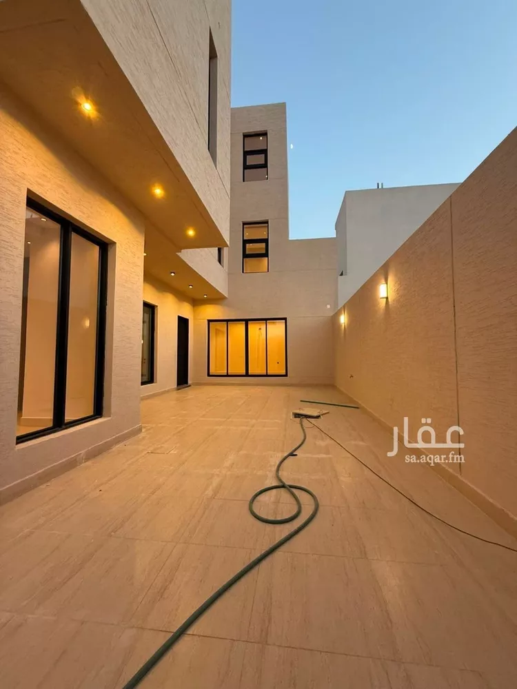 فيلا للبيع في شارع السيل الكبير, حي المهدية, مدينة الرياض, منطقة الرياض 19