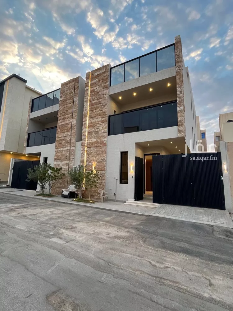Villa for Sale in Riyadh Al Mahdiyah 1 صورة