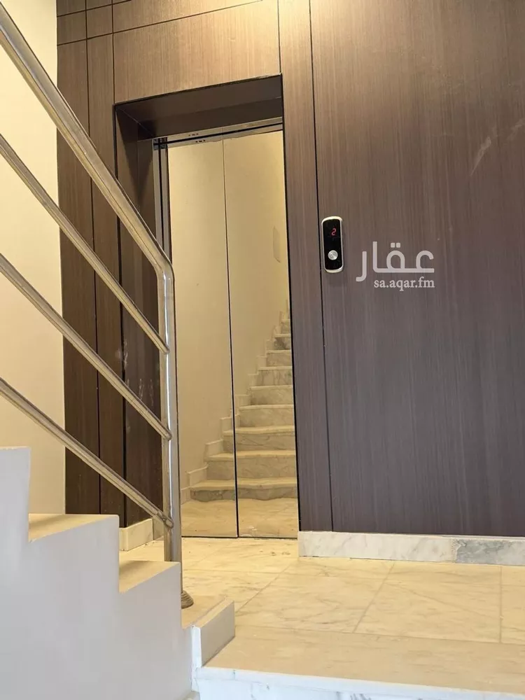 Floor for Sale in Riyadh Al Janadriyah