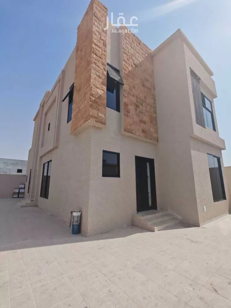 فيلا للبيع في شارع الرسالة ، حي مخطط الصناعية ، سكاكا ، منطقة الجوف