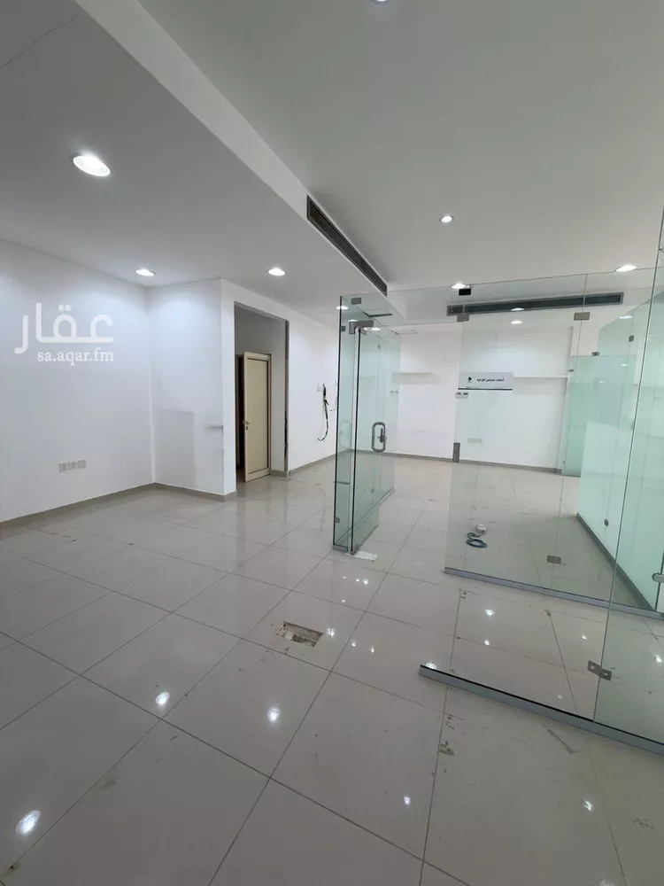 مكتب تجاري للإيجار في شارع الملك سلمان ابن عبدالعزيز سعود الفرعى, حي الملقا, مدينة الرياض, منطقة الرياض صورة 3