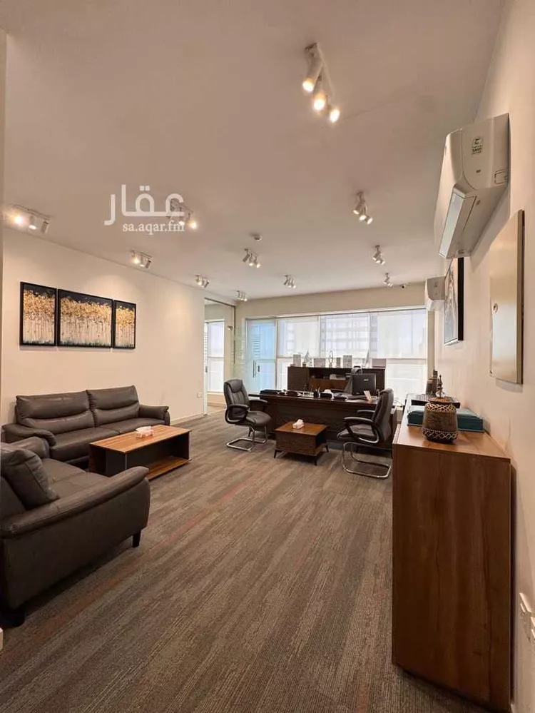 Commercial Office for Rent in Riyadh Al Qirawan صورة 3
