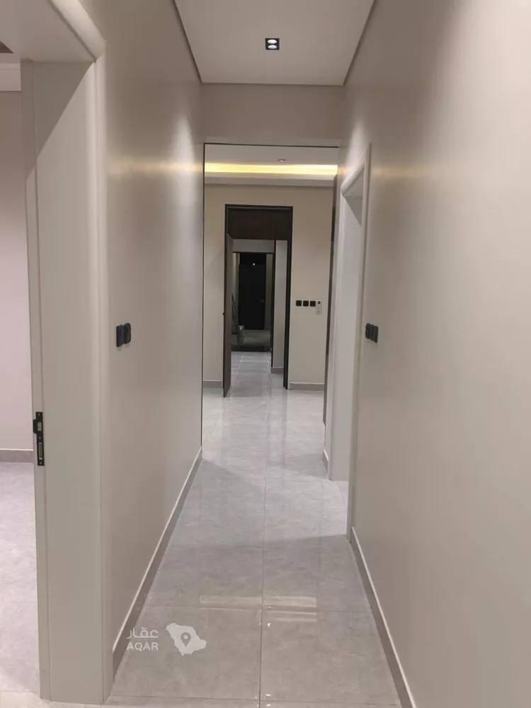 Floor for Rent in Riyadh Al Mahdiyah 9