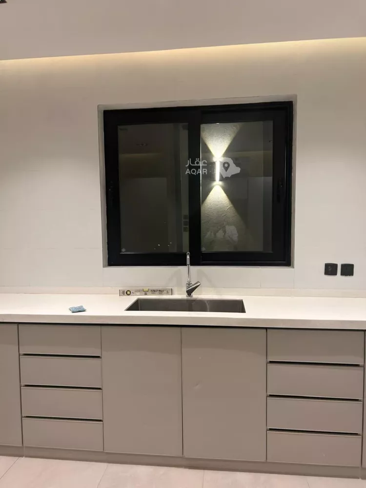 Floor for Rent in Riyadh Al Mahdiyah 12