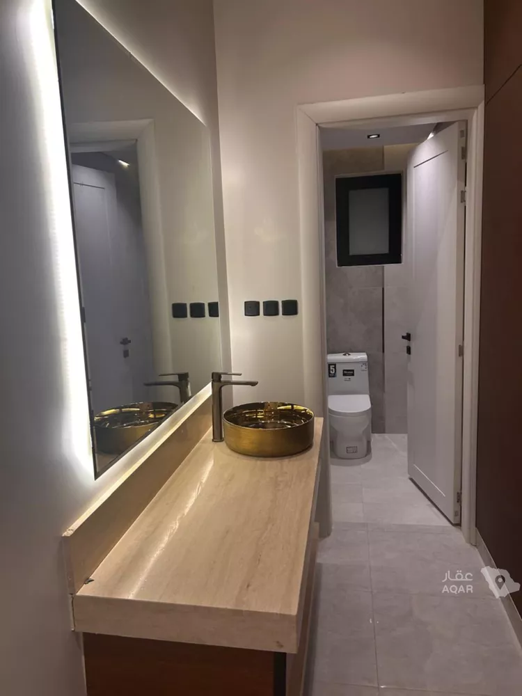 Floor for Rent in Riyadh Al Mahdiyah 2