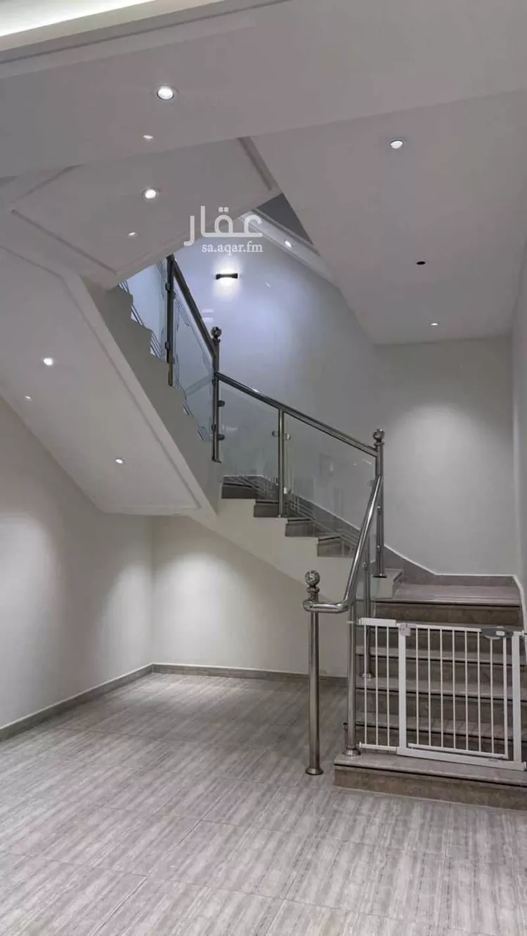 فيلا للبيع في شارع عمر البقاعي, حي المهدية, مدينة الرياض, منطقة الرياض صورة 2