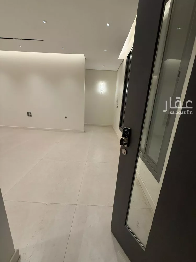 فيلا للبيع في شارع عبداللطيف بن المبارك, حي المهدية, مدينة الرياض, منطقة الرياض صورة 4