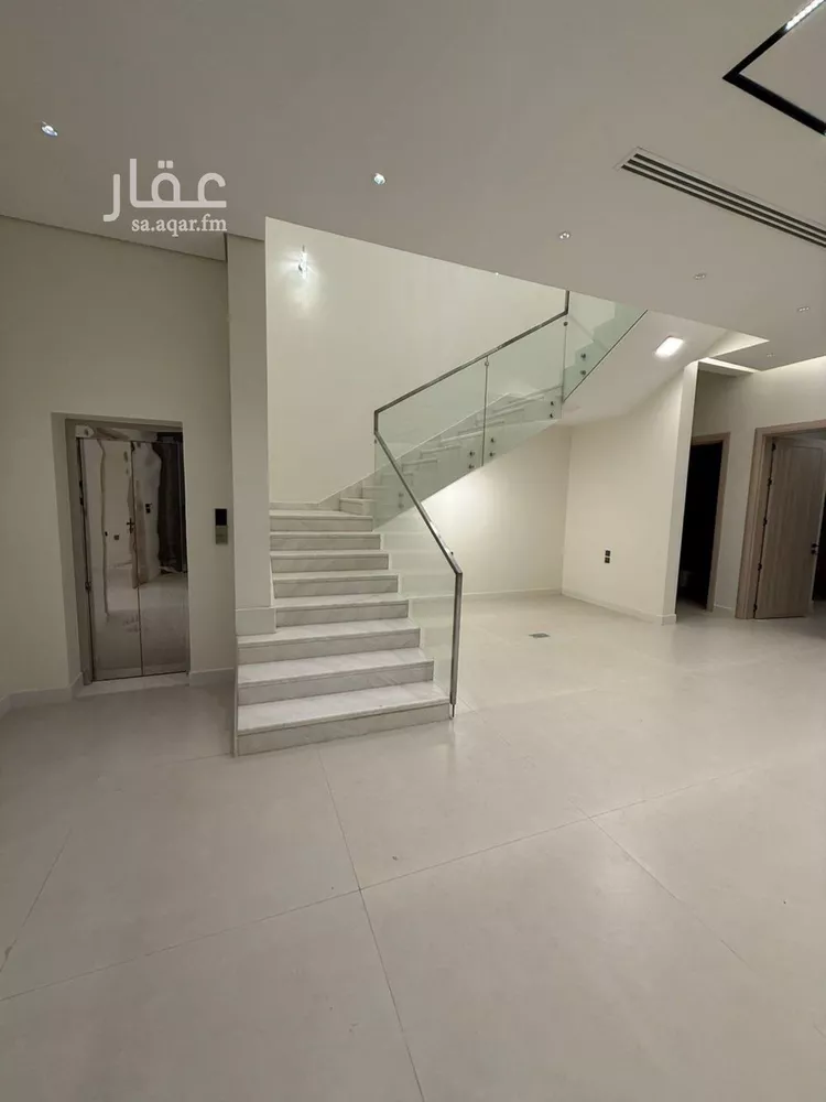 فيلا للبيع في شارع عبداللطيف بن المبارك, حي المهدية, مدينة الرياض, منطقة الرياض صورة 5