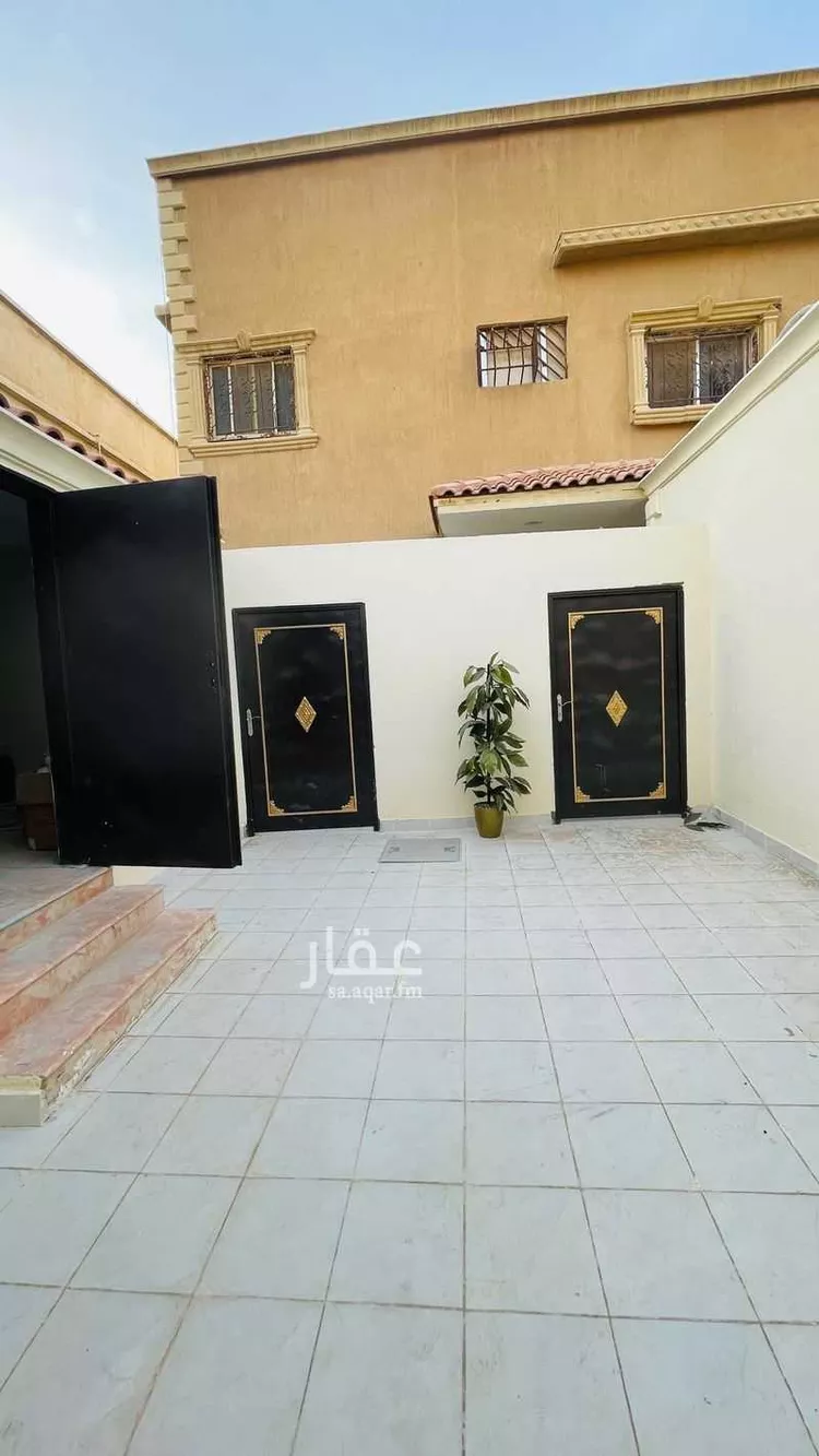 فيلا للبيع في شارع أحمد بن الخطاب, حي العزيزية, مدينة الرياض, منطقة الرياض صورة 4