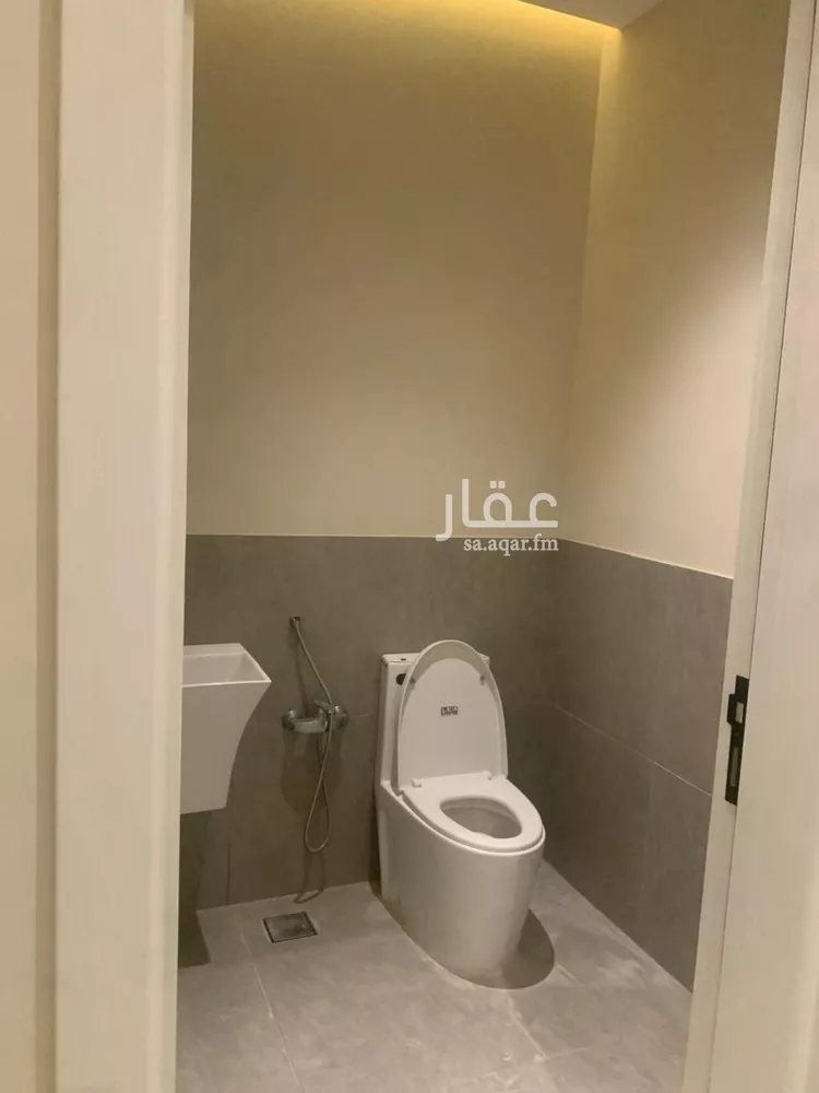 فيلا للإيجار في شارع عبيدالله الفقيه, حي الرمال, مدينة الرياض, منطقة الرياض صورة 2