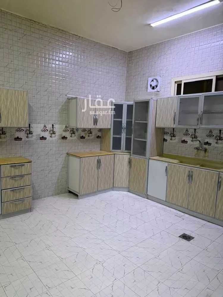 شقة للإيجار في شارع وديعة بن عمرو الجهني ، حي المروج الثاني ، تبوك ، منطقة تبوك