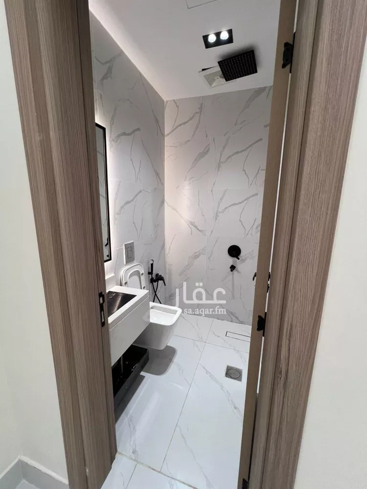 Floor for Sale in Riyadh An Nadhim 11