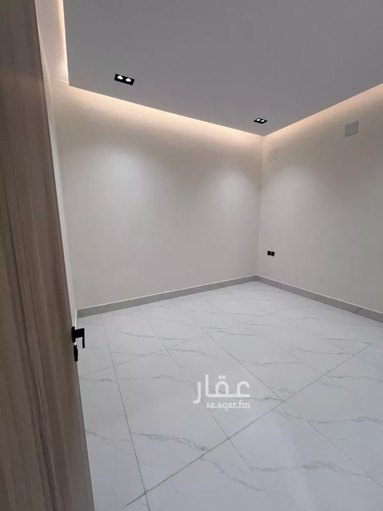 Floor for Sale in Riyadh An Nadhim 16