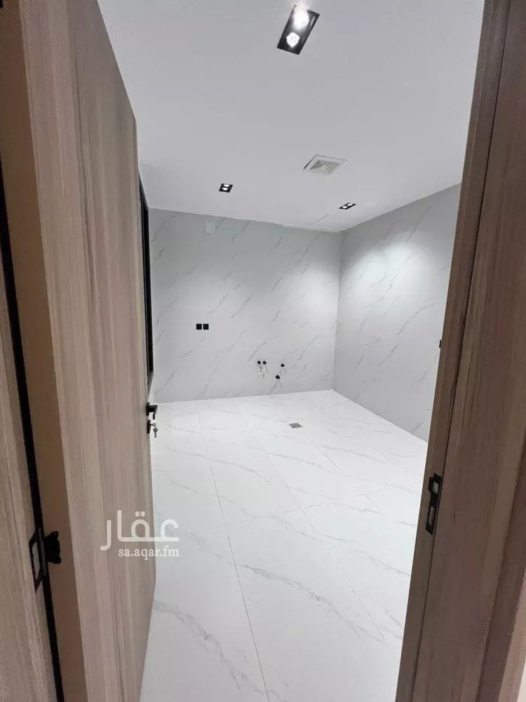 Floor for Sale in Riyadh An Nadhim 9
