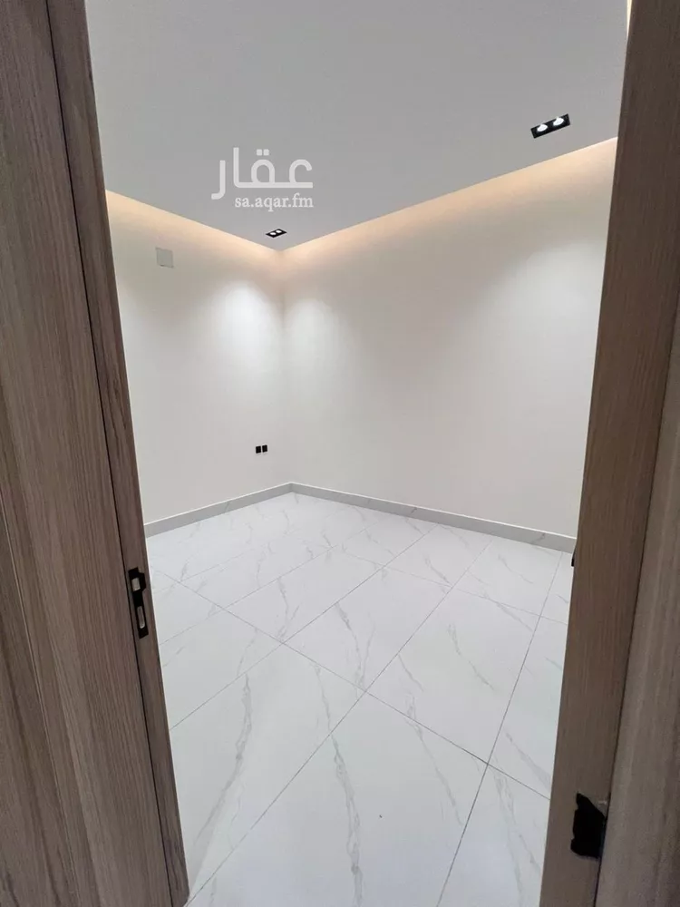 Floor for Sale in Riyadh An Nadhim 12