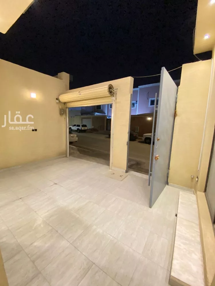 فيلا للإيجار في شارع أصفان, حي العريجاء الأوسط, مدينة الرياض, منطقة الرياض 15