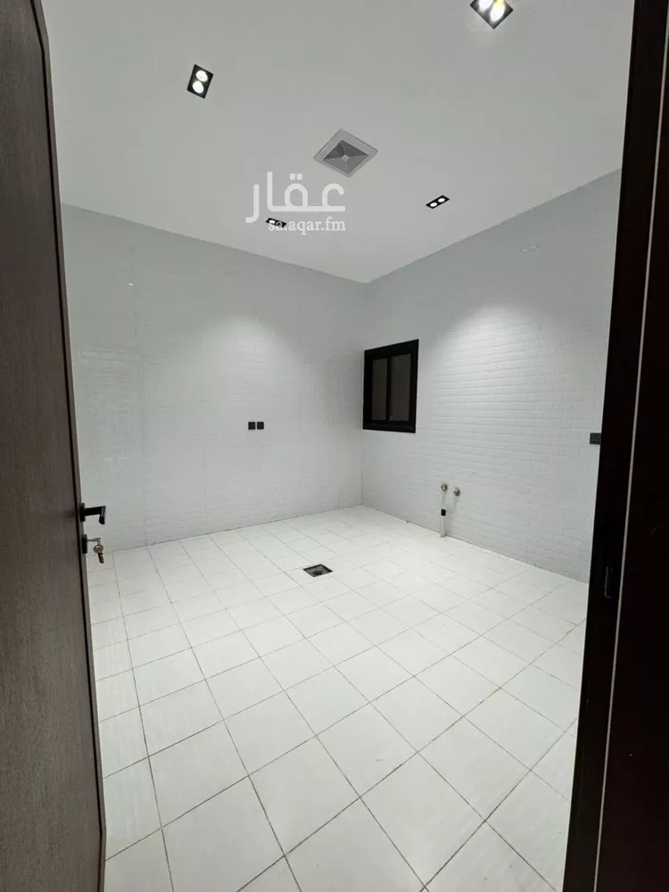 Floor for Sale in Riyadh Okaz 8