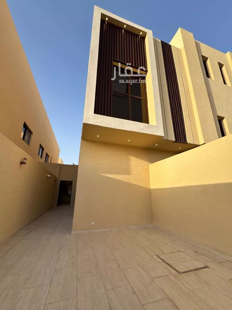 Floor for Sale in Riyadh Okaz 8