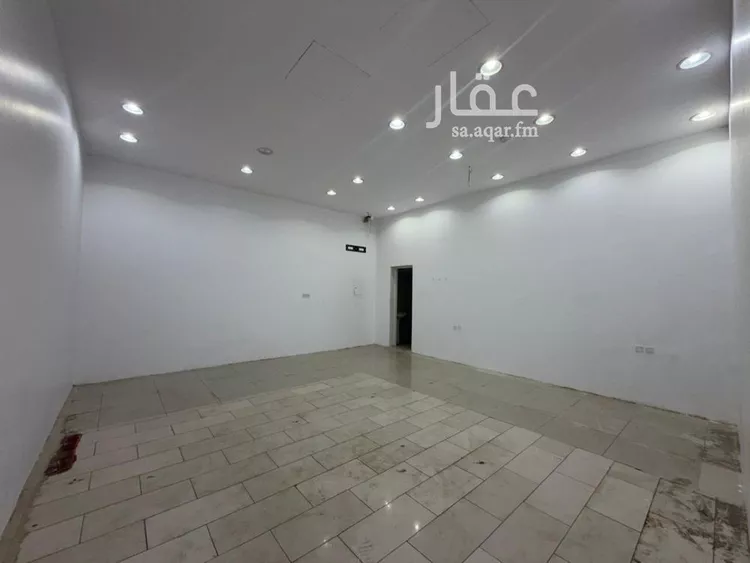 محل للإيجار في شارع عبدالله بن سعود بن عبدالعزيز الفرعى, حي إشبيلية, مدينة الرياض, منطقة الرياض صورة 2