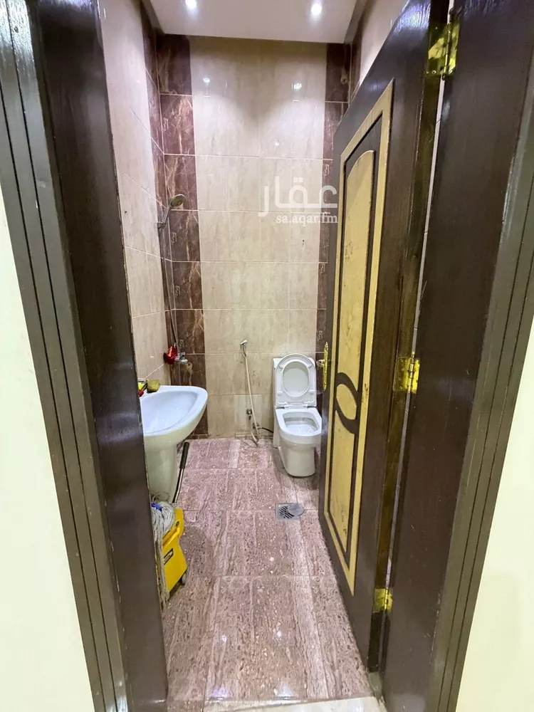 مكتب تجاري للإيجار في شارع الشيخ حسن بن حسين بن علي, حي إشبيلية, مدينة الرياض, منطقة الرياض 12