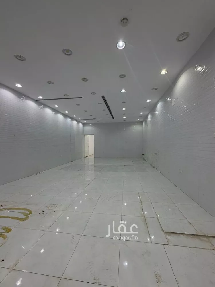 محل للإيجار في شارع عبدالله بن سعود بن عبدالعزيز الفرعى, حي إشبيلية, مدينة الرياض, منطقة الرياض صورة 4