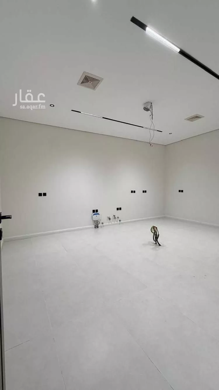 فيلا للبيع في شارع شهيد الدين ثم الوطن, حي المطار, مدينة جازان, منطقة جازان 8