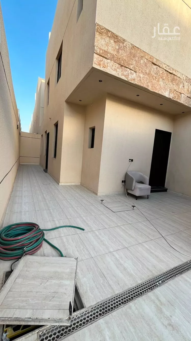 فيلا للبيع في شارع منصور بن عمار, حي بدر, مدينة الرياض, منطقة الرياض صورة 2