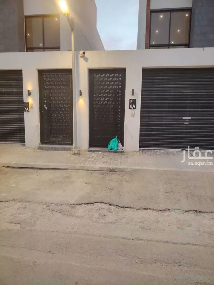 دور للبيع في شارع عبدالله بافقيه الحضرمي, حي عكاظ, مدينة الرياض, منطقة الرياض