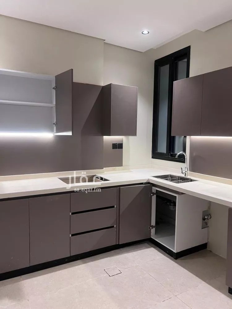 Apartment for Sale in Dammam Ash Shulah 11
