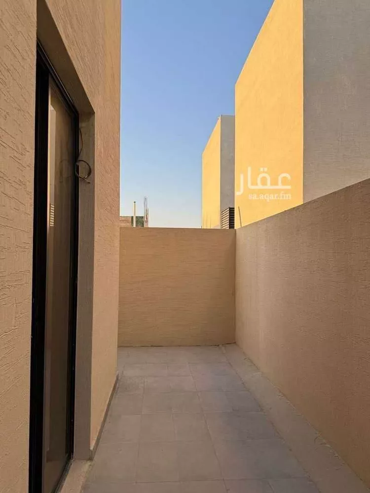 Floor for Sale in Riyadh Al Arid 10