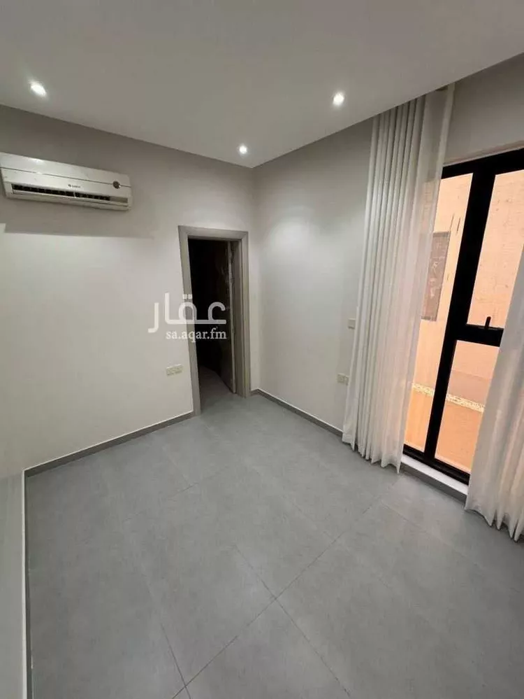 Floor for Sale in Riyadh Al Arid 7