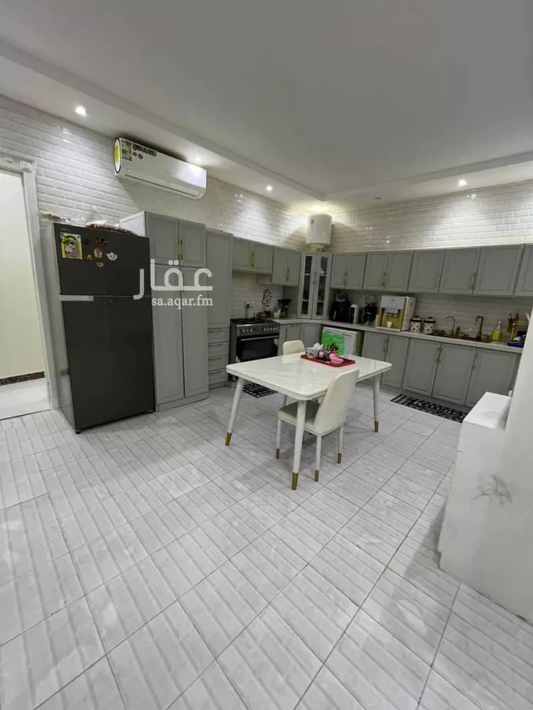 فيلا للبيع في شارع شهاب بن ابي بكر, حي طيبة, مدينة الرياض, منطقة الرياض صورة 2