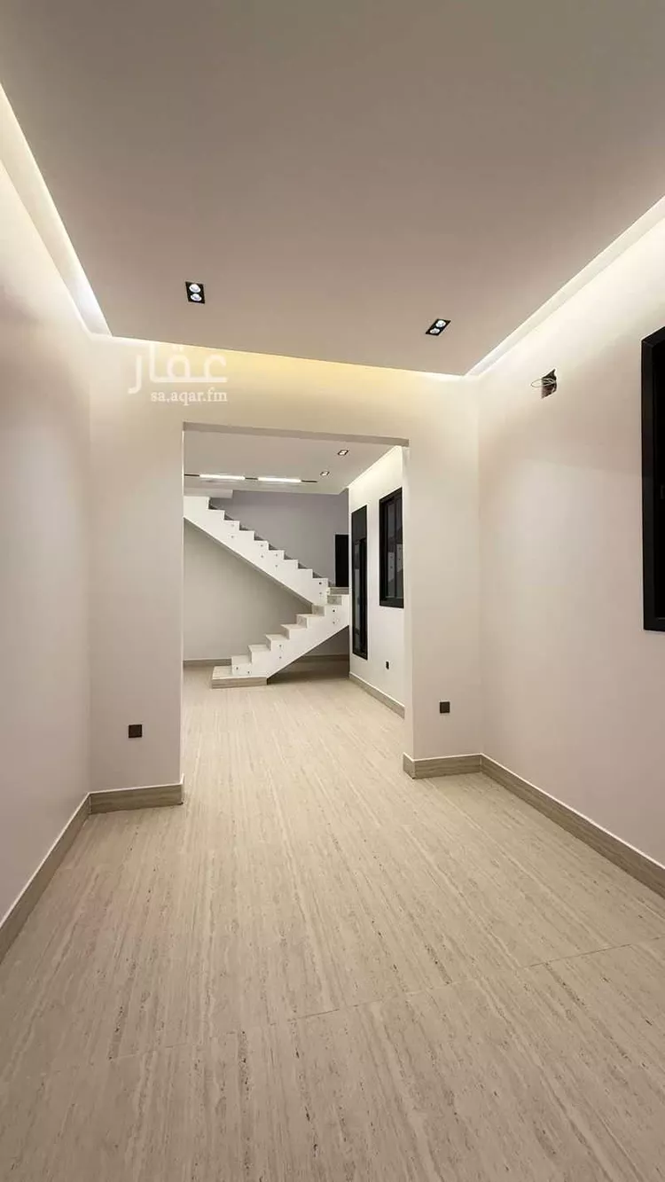 Floor for Sale in Riyadh Al Janadriyah 7
