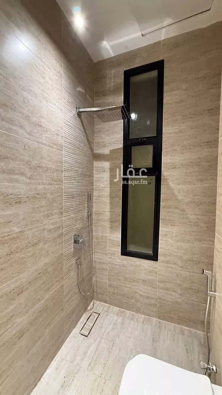 Floor for Sale in Riyadh Al Janadriyah 8