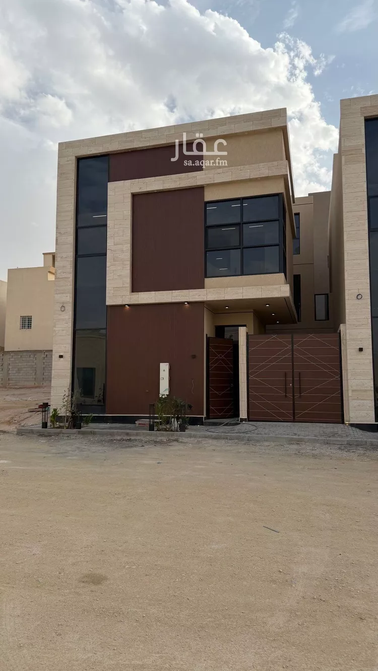 فيلا للبيع في شارع فؤاد محمد عمر توفيق, حي المهدية, مدينة الرياض, منطقة الرياض 1 صورة