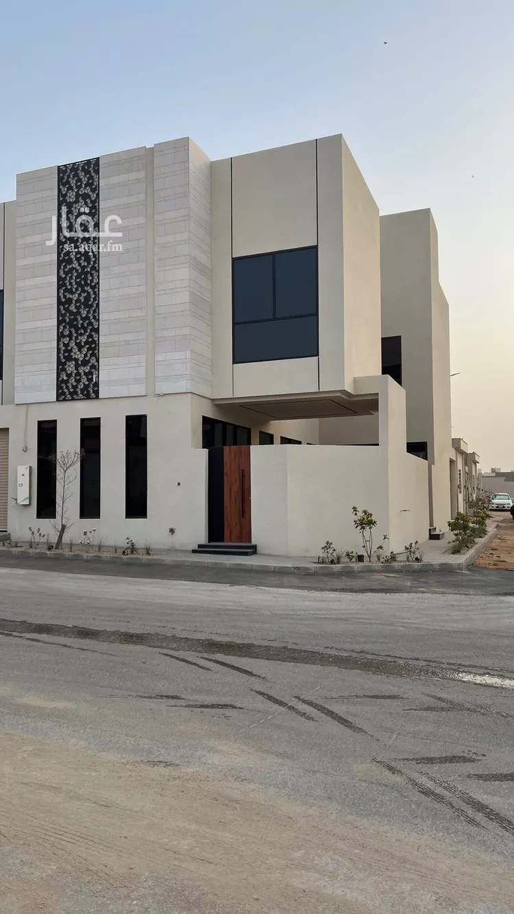 فيلا للبيع في شارع فؤاد محمد عمر توفيق, حي المهدية, مدينة الرياض, منطقة الرياض 1 صورة