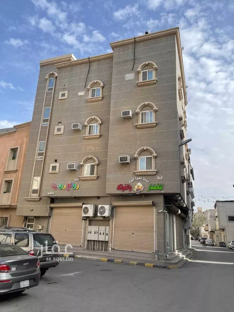 عمارة للبيع في شارع الحيان ابن عساكر ، حي الديرة ، سيهات ، القطيف