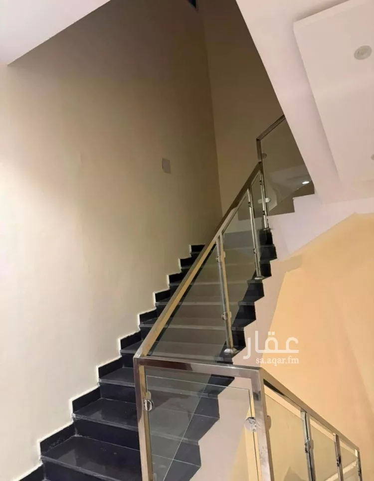 فيلا للإيجار في شارع حسين الأبريقي, حي عكاظ, مدينة الرياض, منطقة الرياض صورة 2