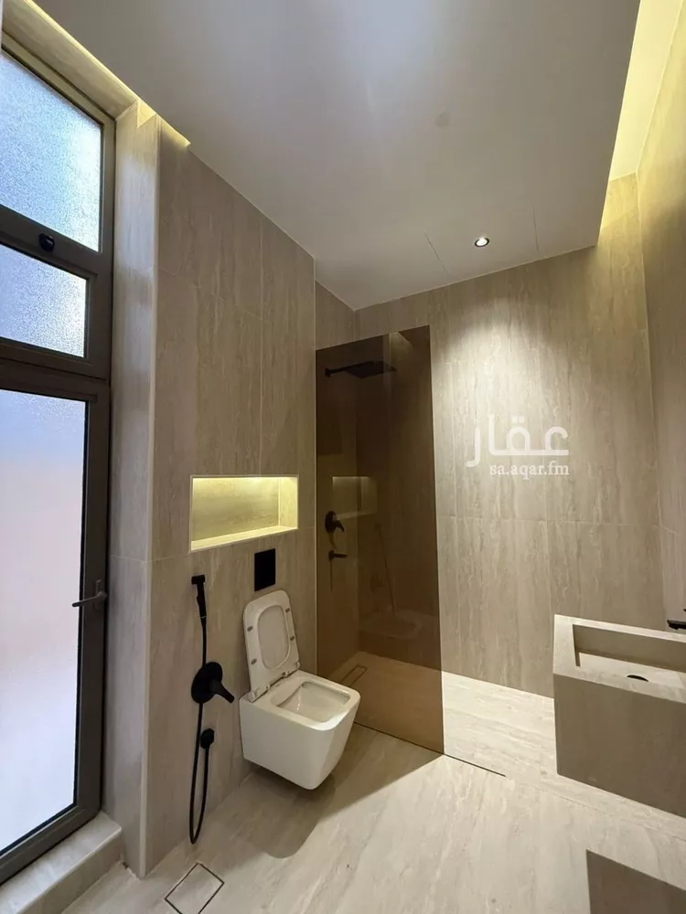 فيلا للبيع في شارع عبداللطيف بن المبارك, حي المهدية, مدينة الرياض, منطقة الرياض صورة 5