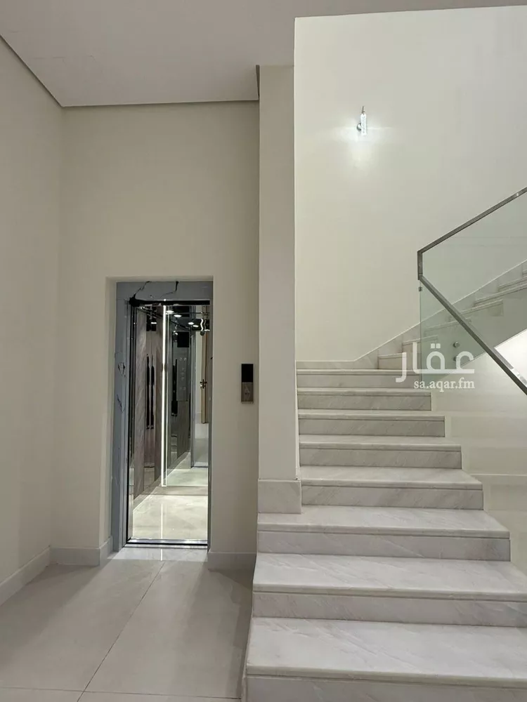 فيلا للبيع في شارع عبداللطيف بن المبارك, حي المهدية, مدينة الرياض, منطقة الرياض صورة 3