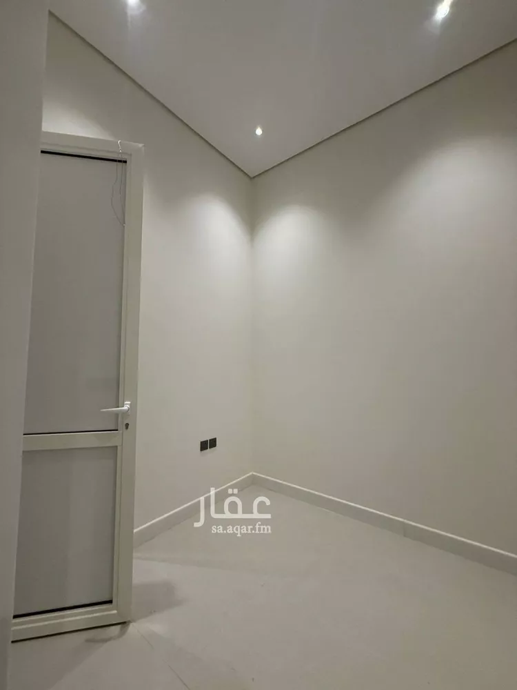 فيلا للبيع في شارع عبداللطيف بن المبارك, حي المهدية, مدينة الرياض, منطقة الرياض صورة 2