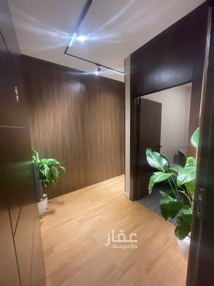 مكتب تجاري للإيجار في شارع الملك عبدالعزيز, حي الياسمين, مدينة الرياض, منطقة الرياض 1 صورة