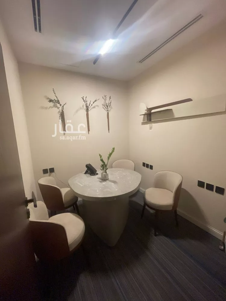 مكتب تجاري للإيجار في شارع الملك عبدالعزيز, حي الياسمين, مدينة الرياض, منطقة الرياض صورة 2
