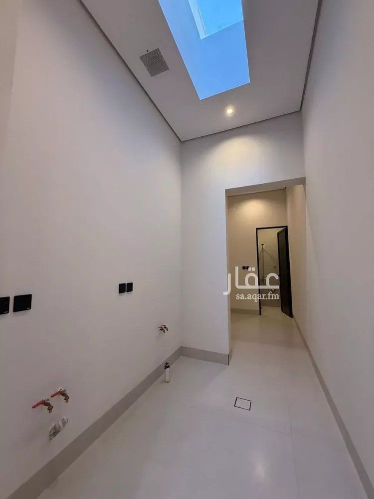 فيلا للبيع في شارع عبداللطيف بن المبارك, حي المهدية, مدينة الرياض, منطقة الرياض صورة 4