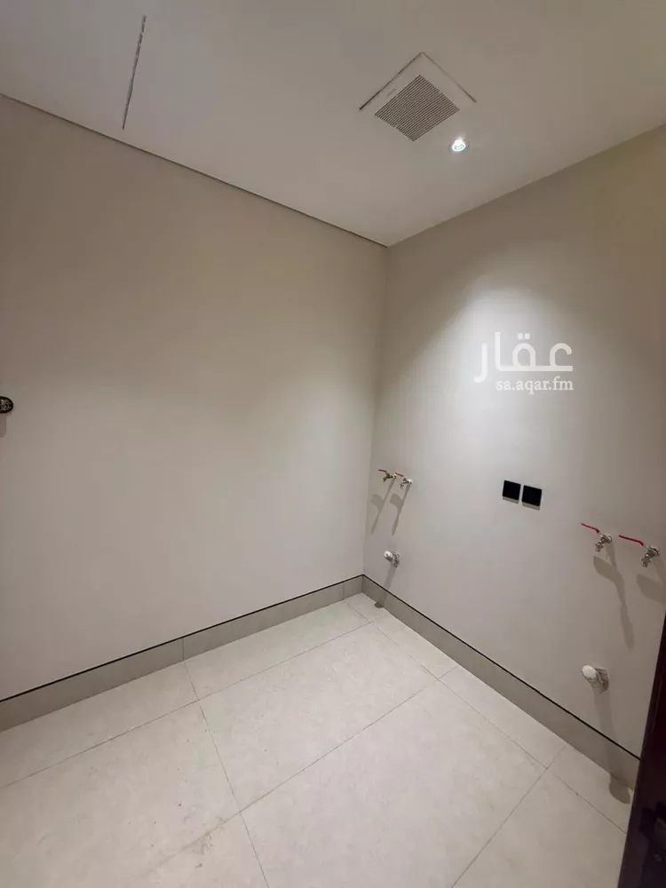 فيلا للبيع في شارع محمد بن هبة الله, حي المهدية, مدينة الرياض, منطقة الرياض 16