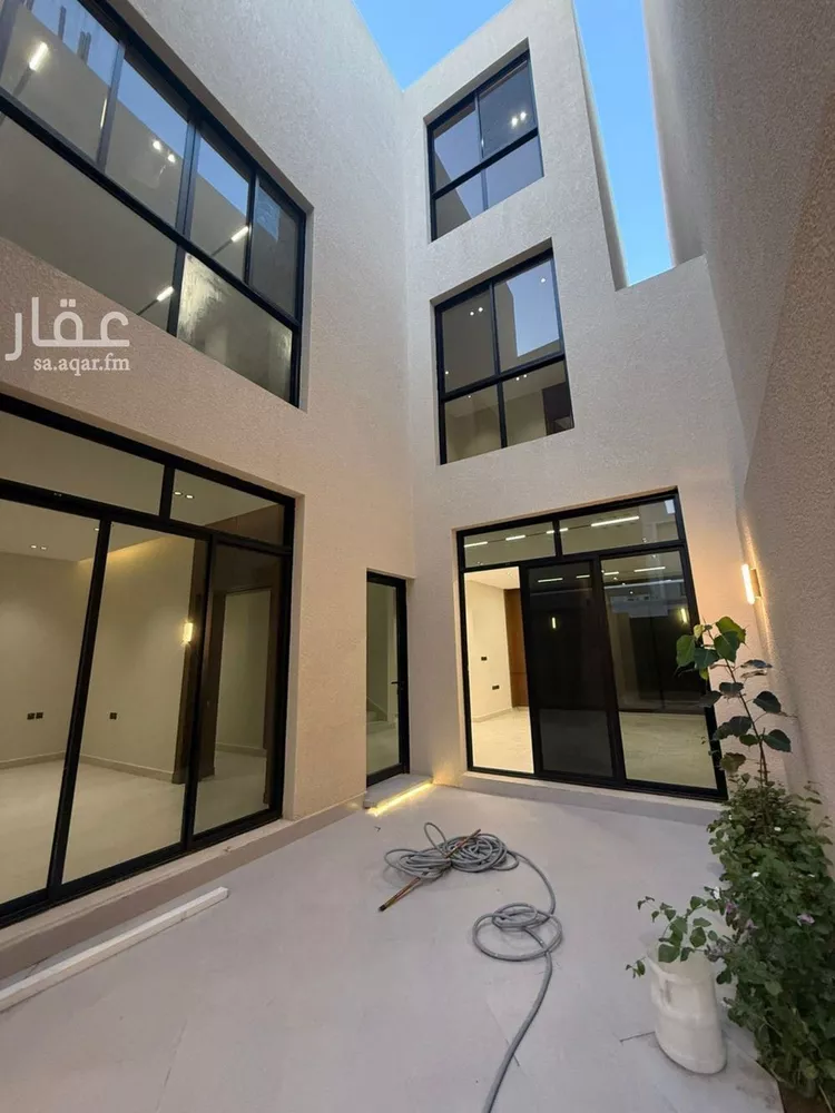 فيلا للبيع في شارع عبداللطيف بن المبارك, حي المهدية, مدينة الرياض, منطقة الرياض صورة 4