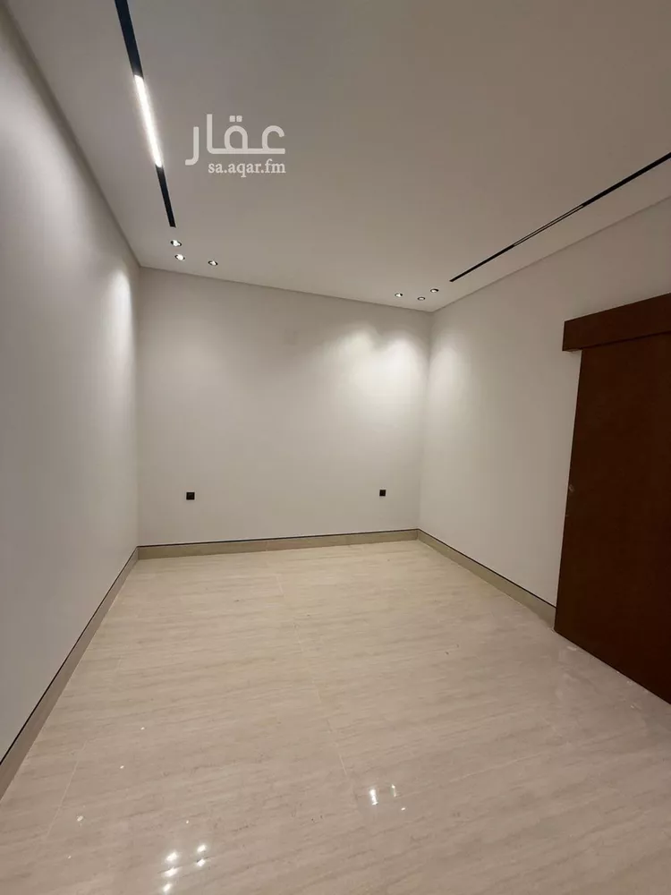 فيلا للبيع في شارع عبداللطيف بن المبارك, حي المهدية, مدينة الرياض, منطقة الرياض صورة 2