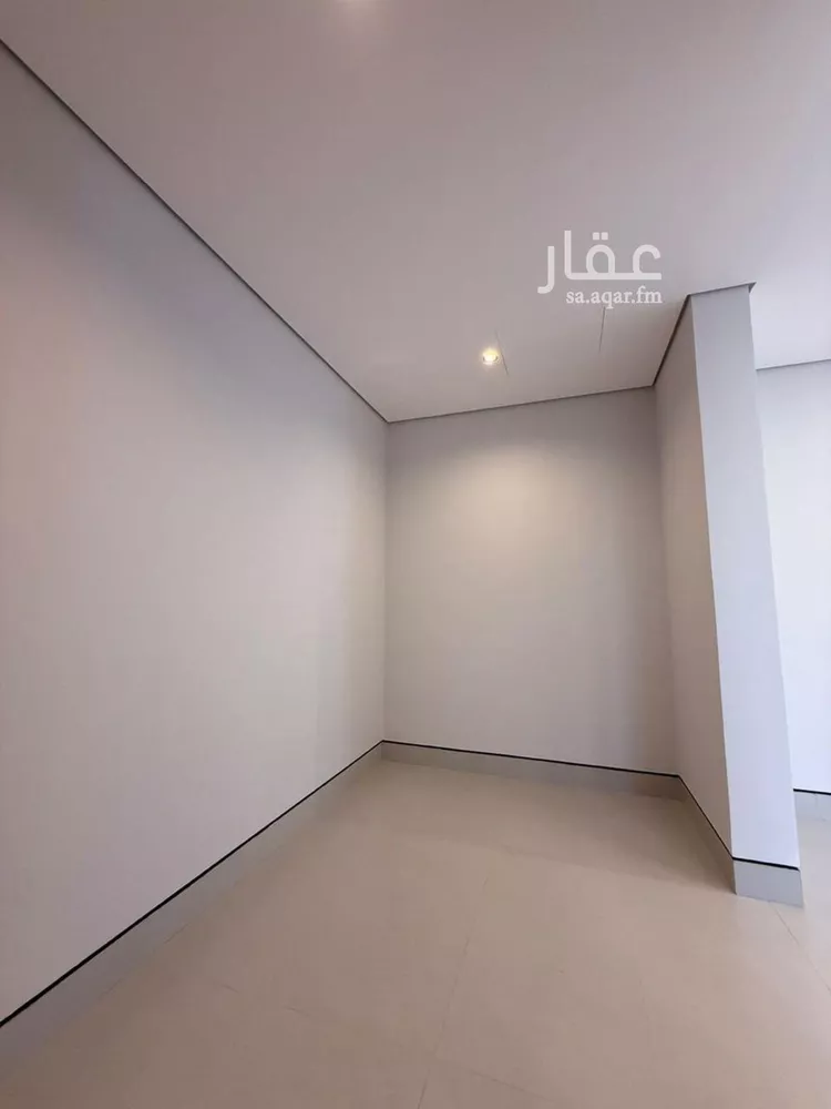 فيلا للبيع في شارع عبداللطيف بن المبارك, حي المهدية, مدينة الرياض, منطقة الرياض صورة 2