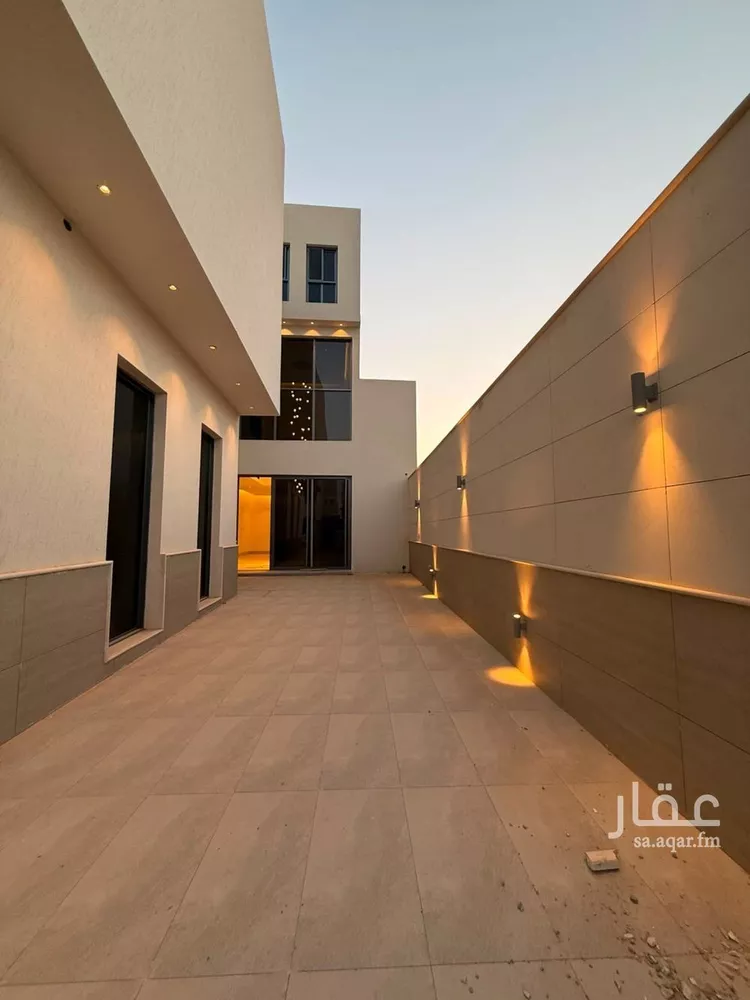 فيلا للبيع في شارع عبداللطيف بن المبارك, حي المهدية, مدينة الرياض, منطقة الرياض صورة 2